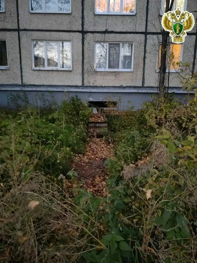 Девятилетняя девочка упала в яму с кипятком в Архангельске
