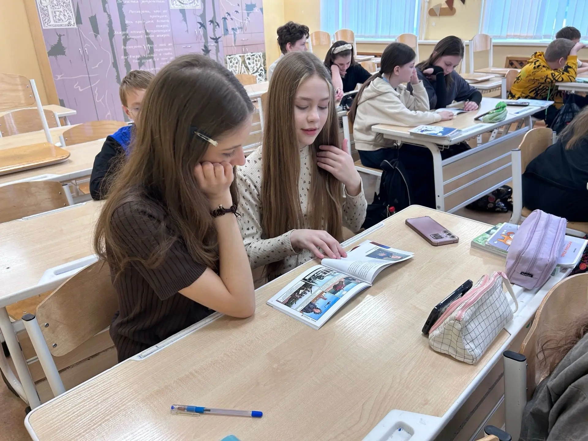 🇷🇺 «Герои на защите Родины»: урок мужества для 5В класса 💫Сегодня в нашем 5В классе прошла вдохновля