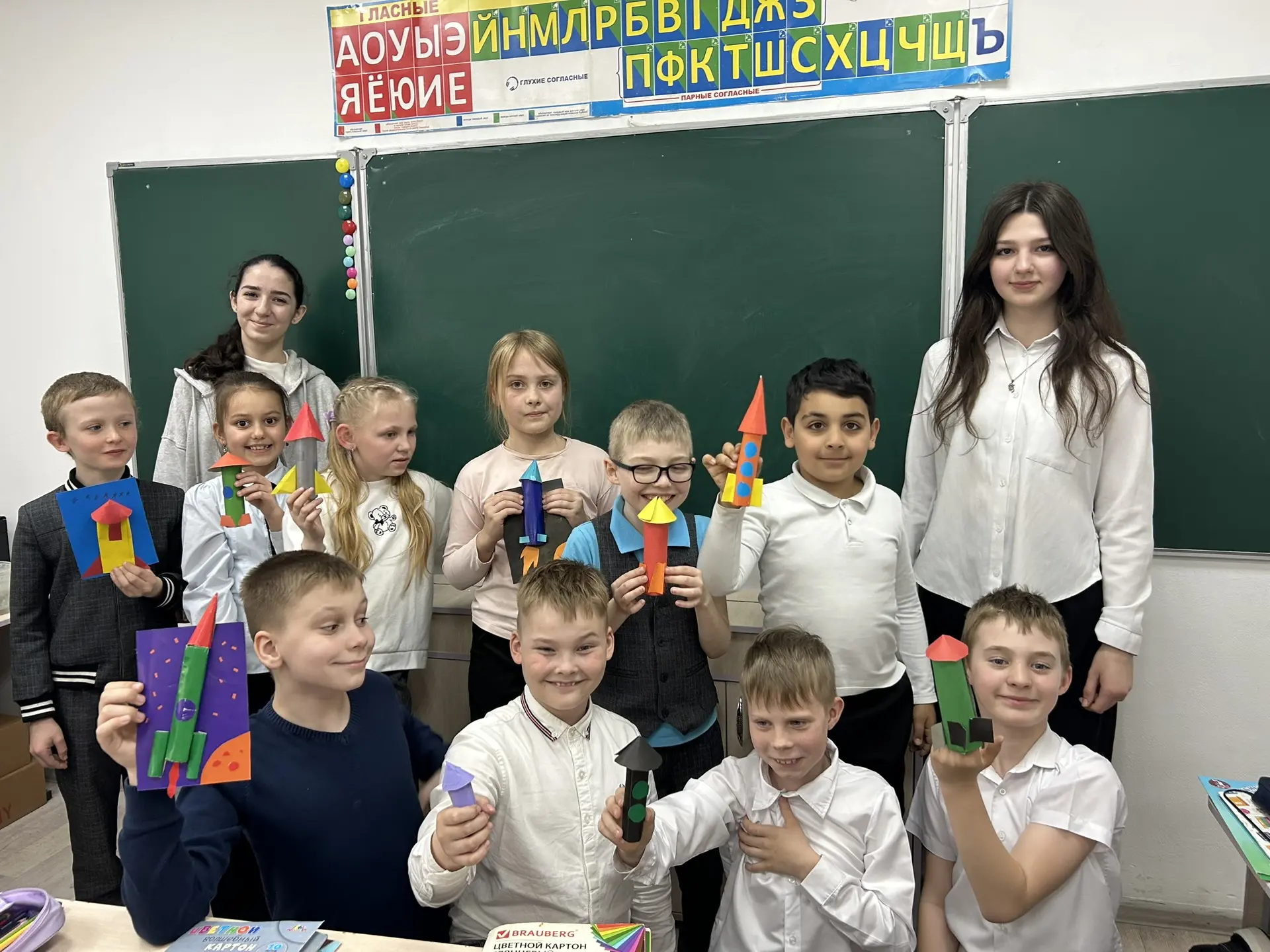 🚀 К звездам на картонной ракете! Совсем скоро мы будем отмечать День космонавтики, и подготовка идет