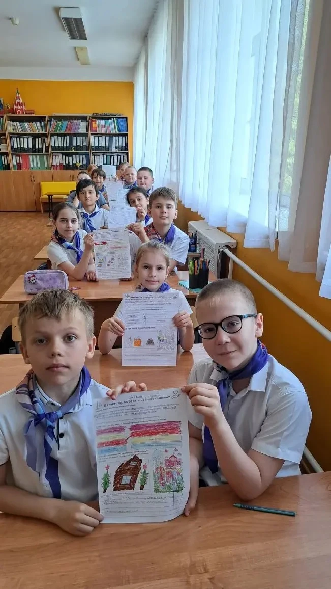 🇷🇺 18 мая в нашей школе прошли занятия из цикла «Разговоры о важном» ✨  Тема встречи — «Ценности, ко