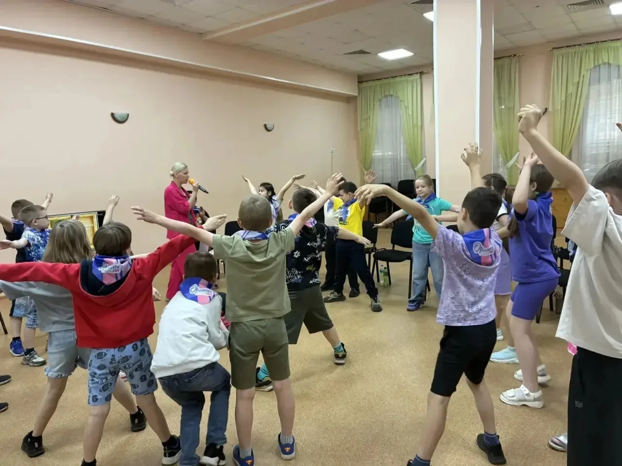 4️⃣ день лагеря был достаточно насыщенный для ребят 👫👫🇷🇺

🍮 Завтрак - творожная запеканка с изю