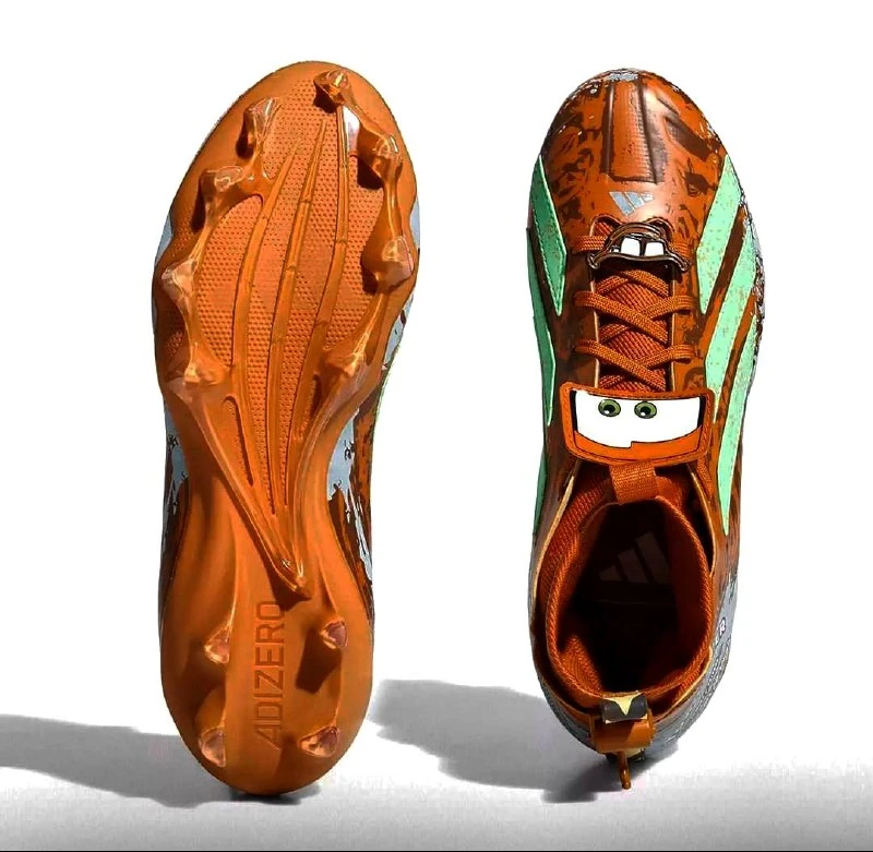 🚘adidas выпустил бутсы по «Тачкам» — и Мэтру даже оставили буксировочный крюк.