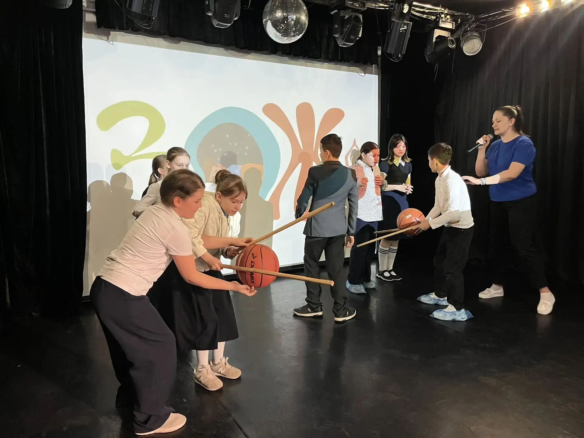 🥦⛹️ЗОЖ — это полезно и весело! 🏆  Сотрудники Культурно-досугового центра «Южный» знают: говорить о з