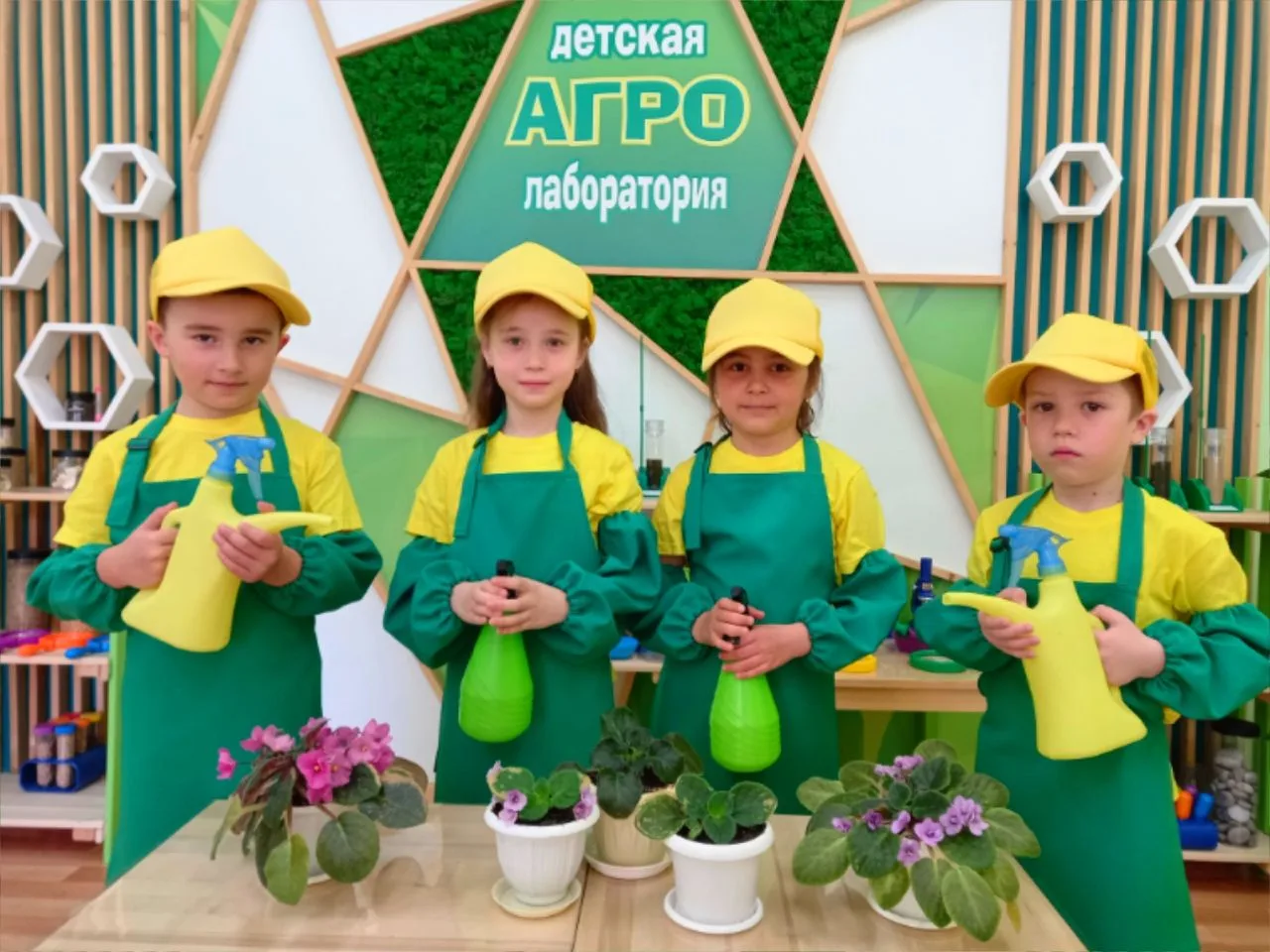 В чебоксарских детских садах стартовала ежегодная социально-патриотическая акция «Цветок ветерану»  