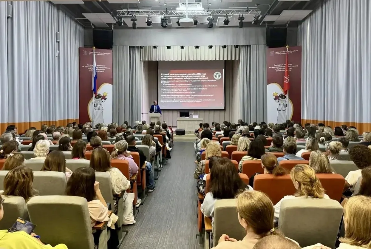 В Малоохтинском колледже накануне начала учебного года проведено совещание с трудовым к...