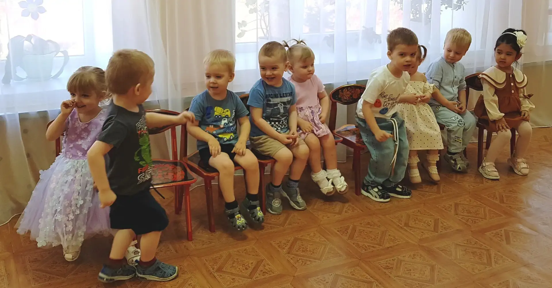 Весенний праздник в ясельной группе «Ромашки»