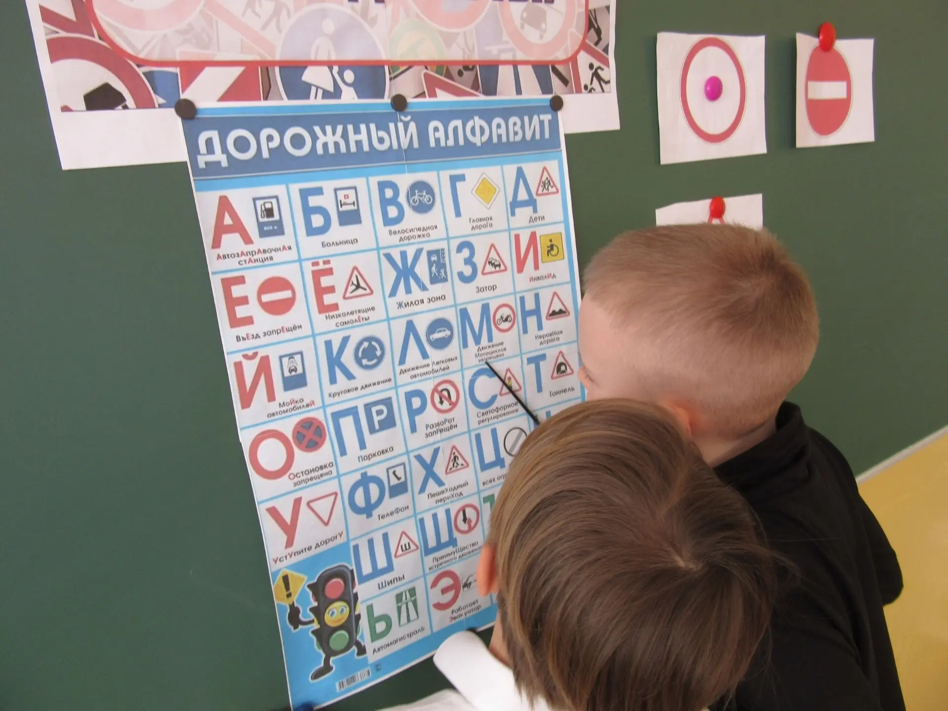 Педагоги Центра творчества «Свежий ветер» провели традиционные "Минутки безопасности", ...
