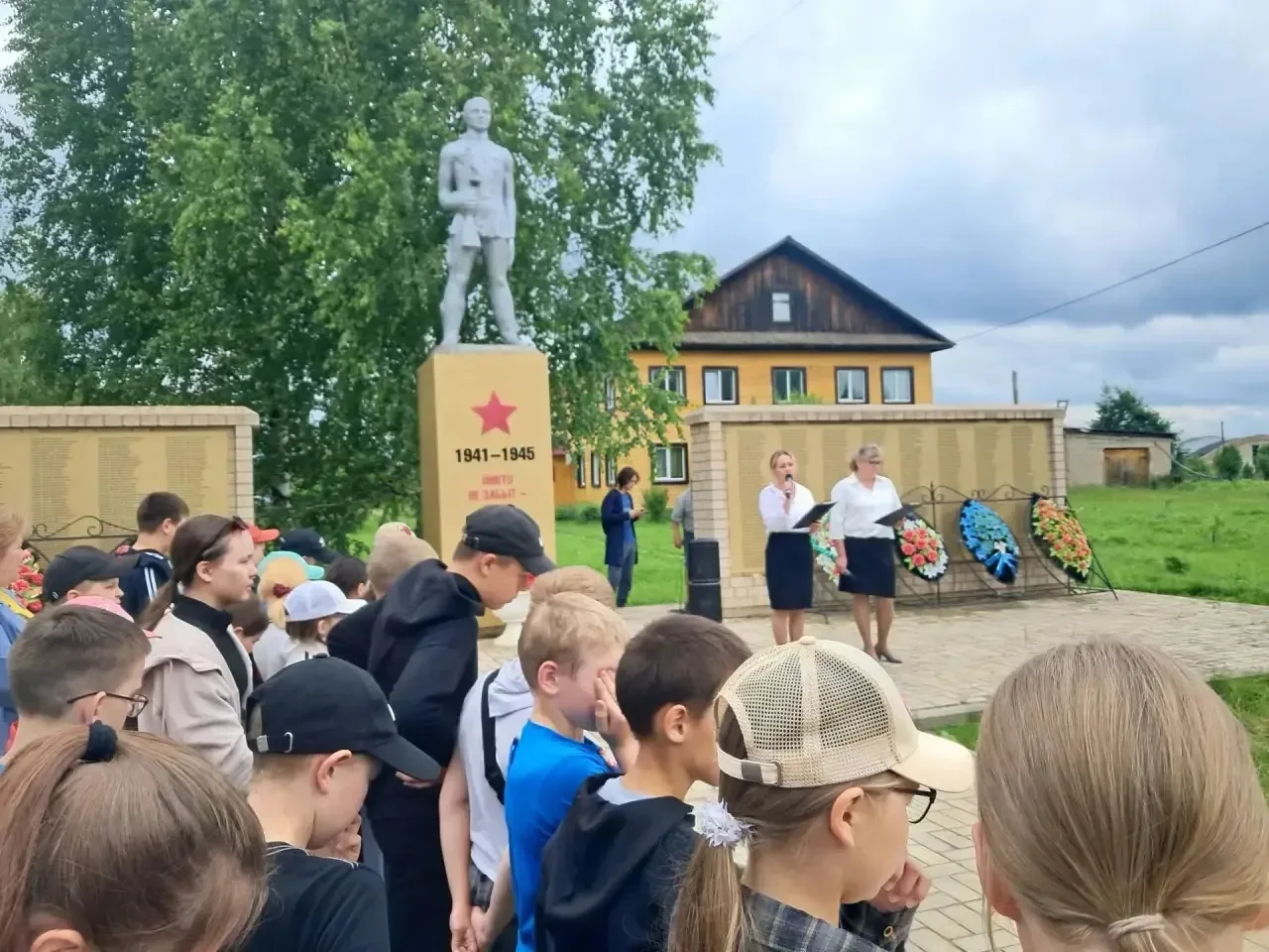 Начало последней недели в нашем лагере выдалось особенно трогательным и волнительным. В День памяти 