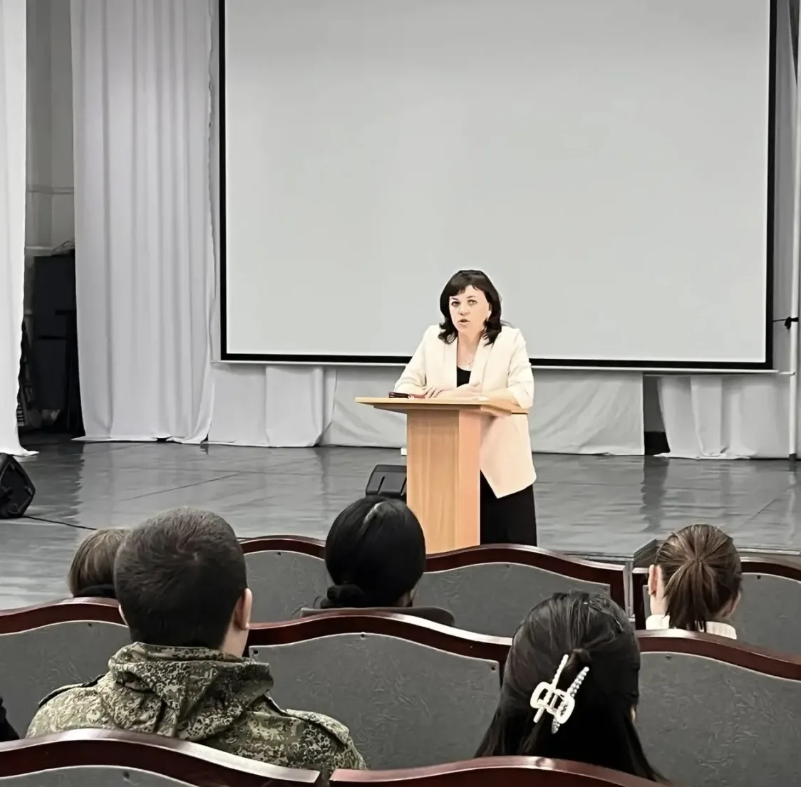 Для детей-сирот и детей оставшихся без попечения родителей сегодня прошла консультационная встреча, 