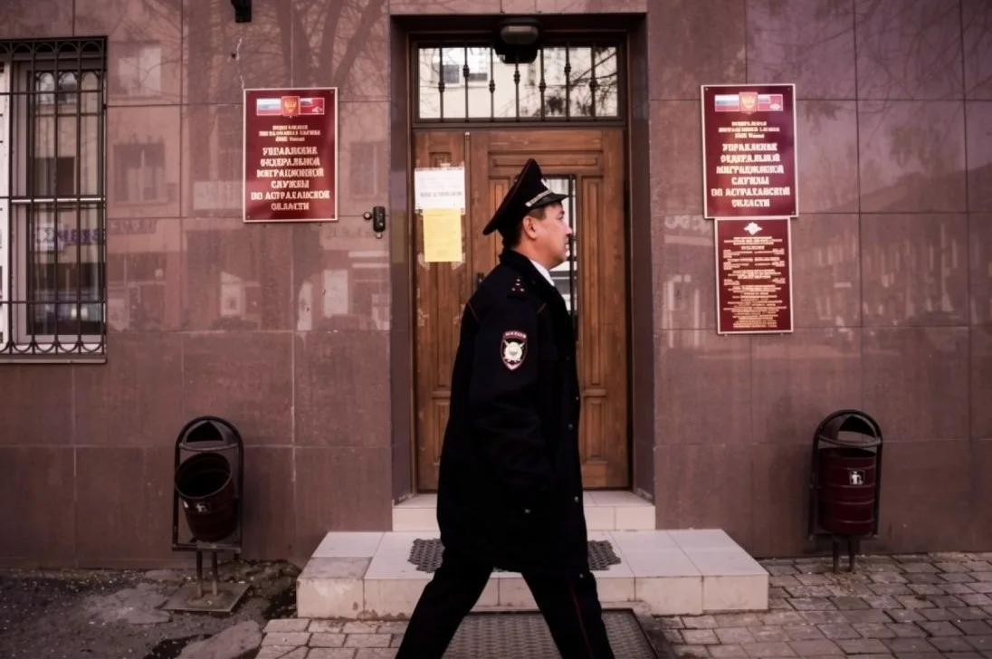 В Астрахани бывший полицейский пойдет под суд за разглашение персональных данных. Его о...