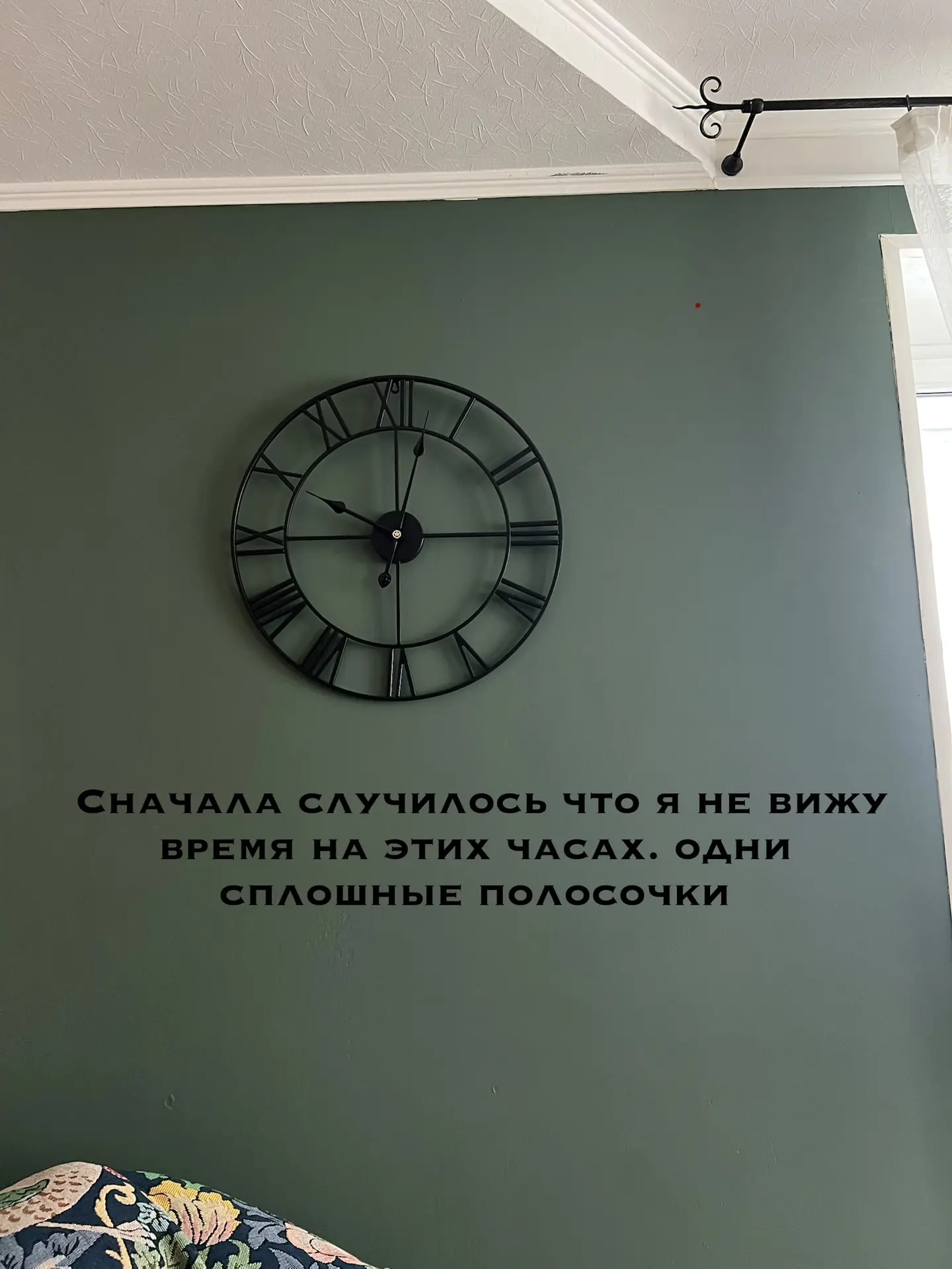 Что случается когда в руки девочке попадает баночка с золотом🤩

Стол:
1. нанесла через трафарет кра