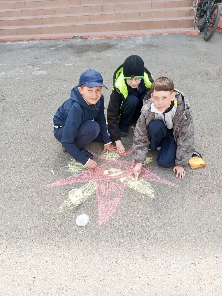 Пусть всегда будет солнце, пусть всегда будем мы! Вчера,в преддверии Дня Победы, наши ученики началь