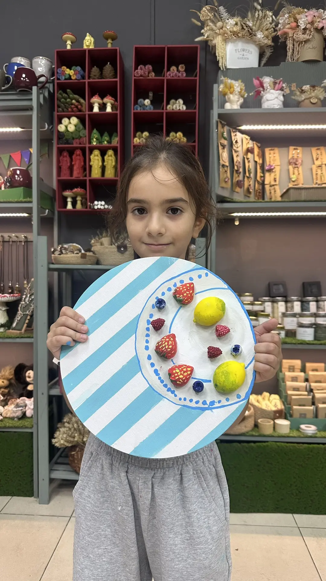 Вчера мы создавали интерьерные картины с фруктами и ягодами 🍋🍓🫐