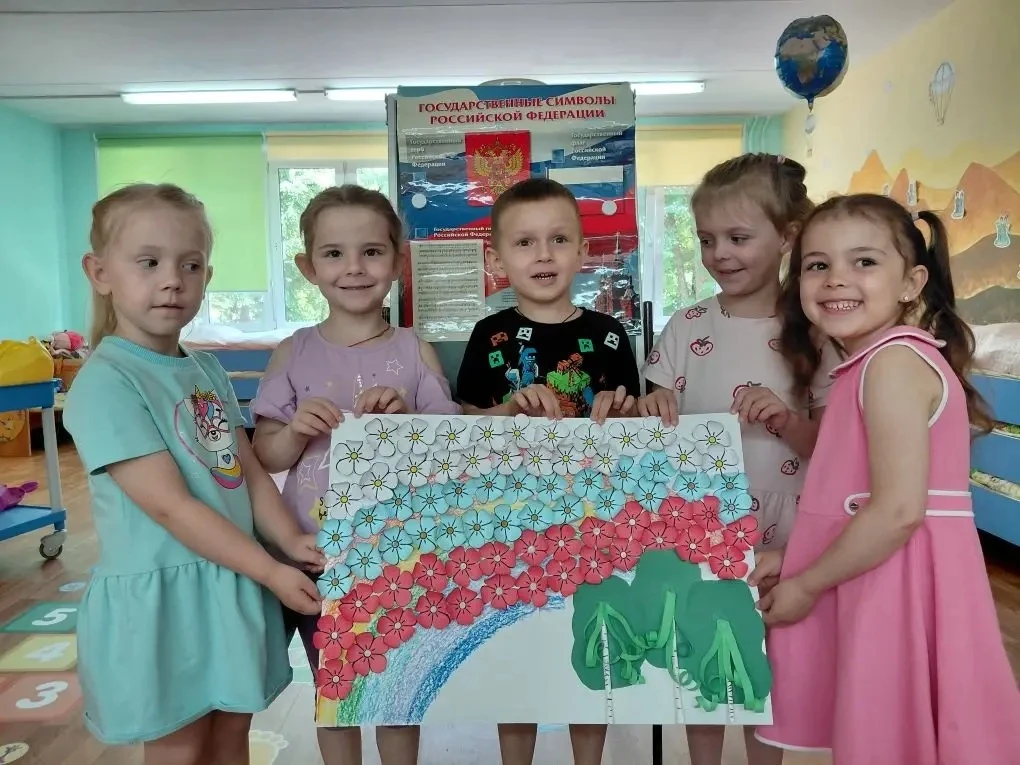 #ТакЖивутДошколята и День России в дошкольном отделении 🇷🇺🌼

12 июня наша страна праздновала заме