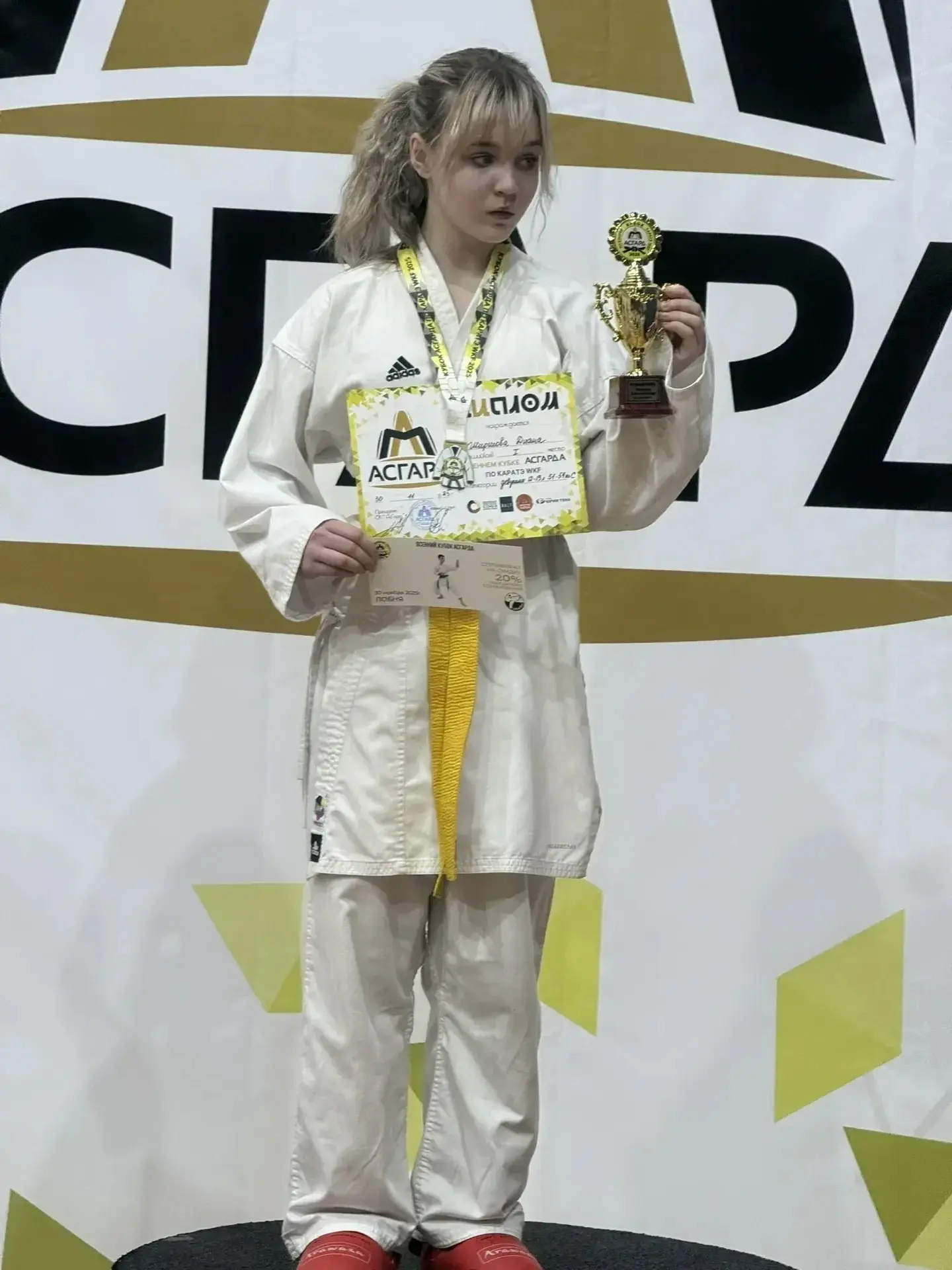 1500 причин для гордости   🥋 С гордостью начинаем утро понедельника и поздравляем нашу ученицу Диану