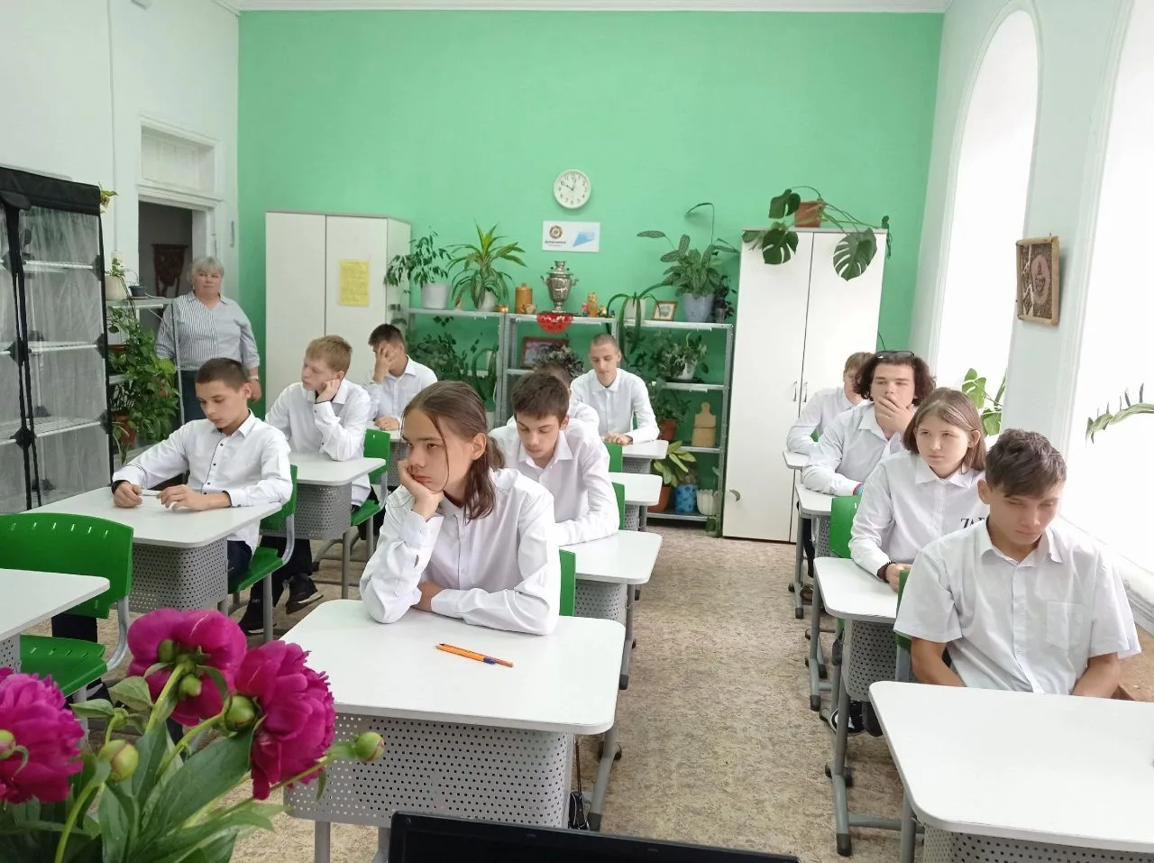 🎉 Ура! Наши девятиклассники сдали последний экзамен! 🎉