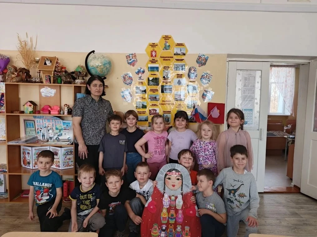 В этом году, посвящённом Году народного единства, в подготовительной к школе группе «Тю...