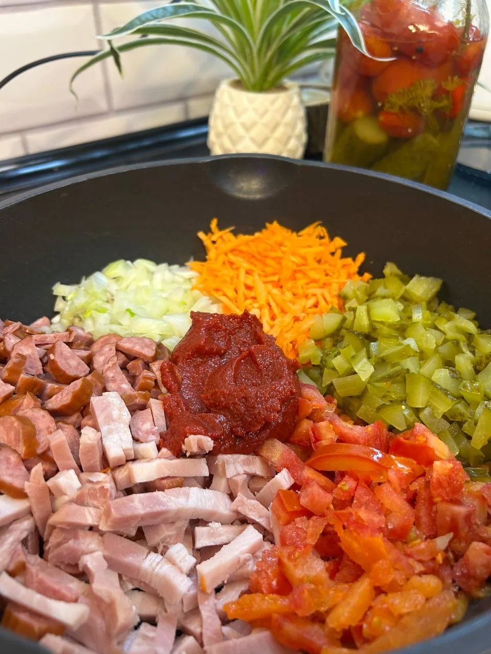 СОЛЯНКА МЯСНАЯ СБОРНАЯ🔥  Это один из моих любимых супов, поэтому спешу поделиться с вами рецептом!  