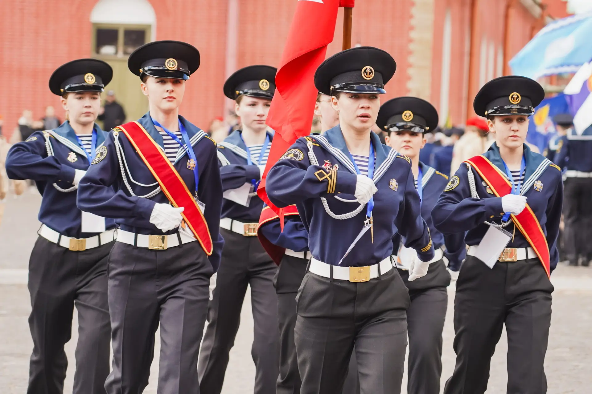 В Петербурге прошёл финал смотра-конкурса «Эстафета памяти – Почëтный караул».  Пост у Вечного огня 