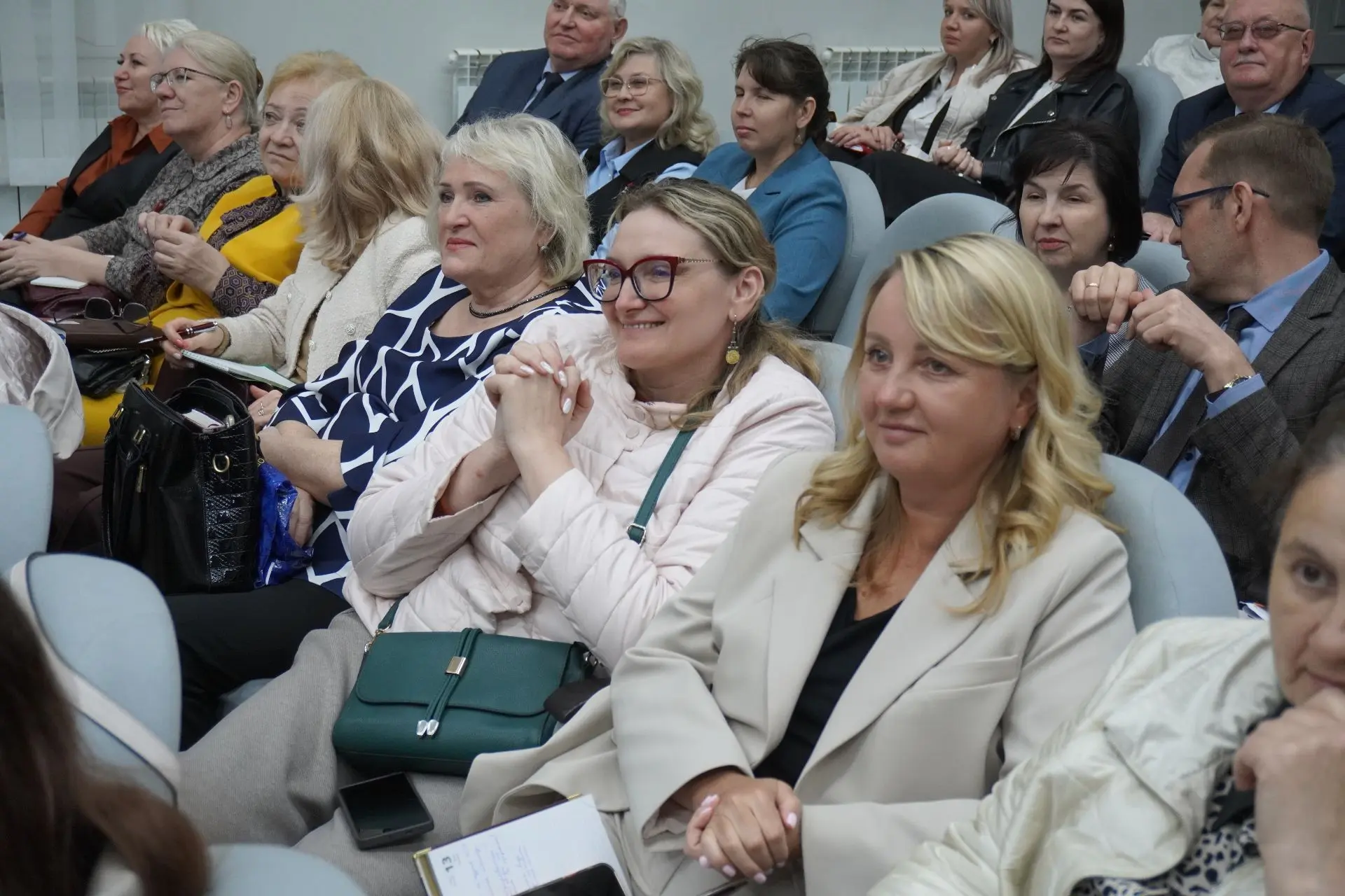 🏫 В Барнауле обсудили безопасность школ, подготовку к отопительному сезону и летнюю занятость подрос