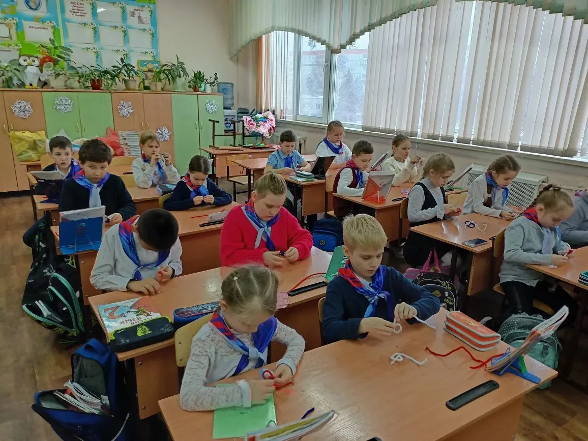 Мы продолжаем участвовать в акции "Хранитель героя". Ребята 2б класса сделали замечател...