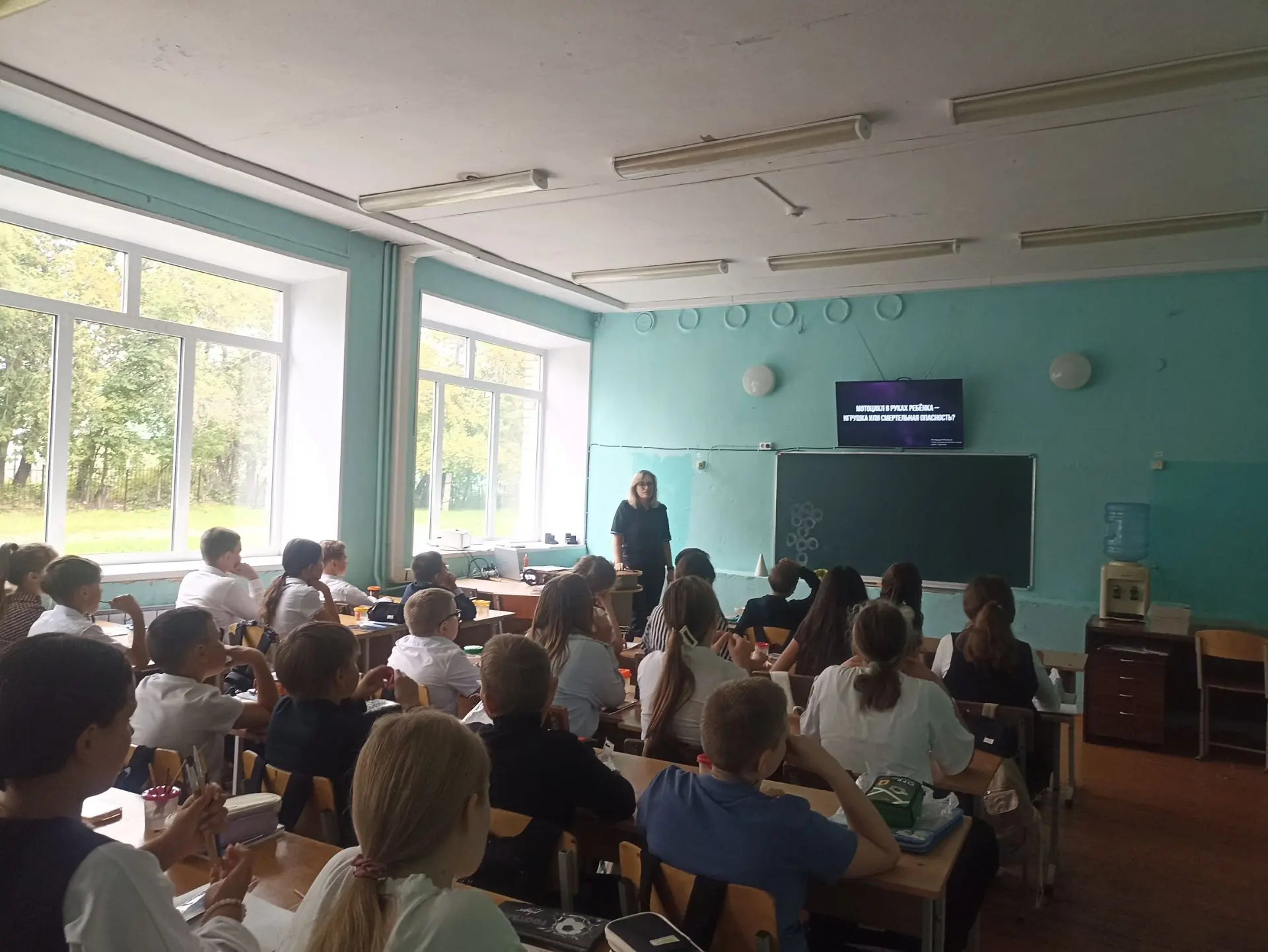Безопасность на двух колёсах: инспектор ГАИ провёл урок для пятиклассников