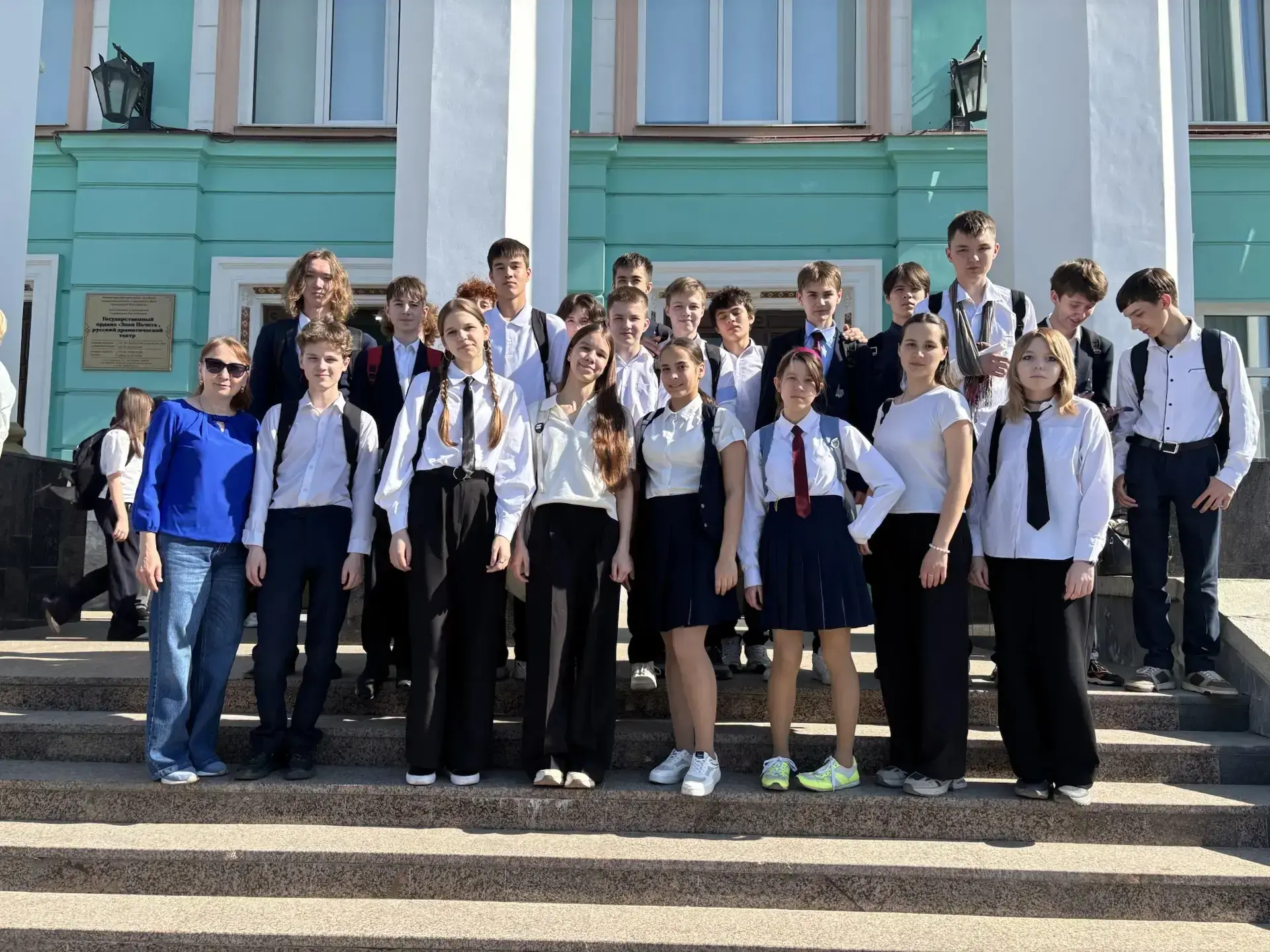 Поучительная драма в Русском драмтеатре ✨  🎩19 мая ученики 8 «Я» класса посетили Русский Драматическ