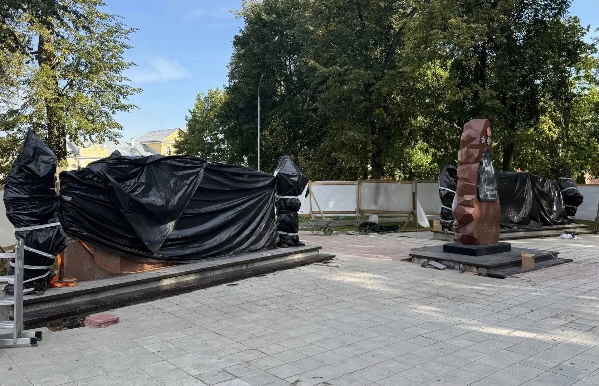 Новый памятник в Боровичах!