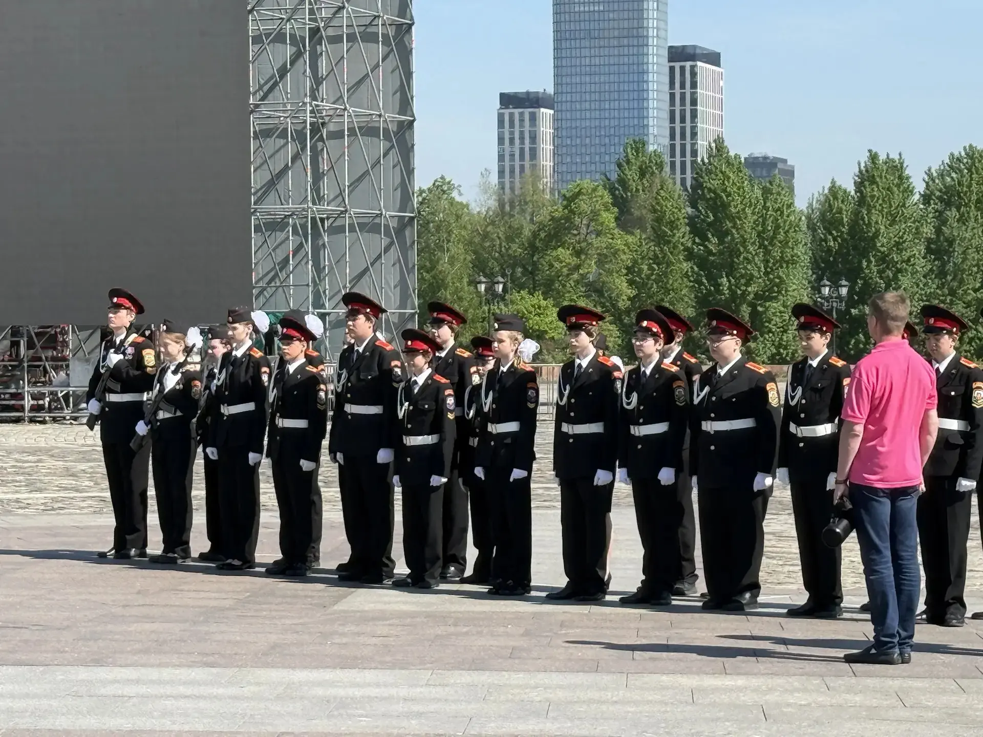 ВАХТА ПАМЯТИ И ПОГРУЖЕНИЕ В ИСТОРИЮ: КАДЕТЫ НА ПОСТУ №1  🫡 17 мая кадетам нашей школы выпала высокая
