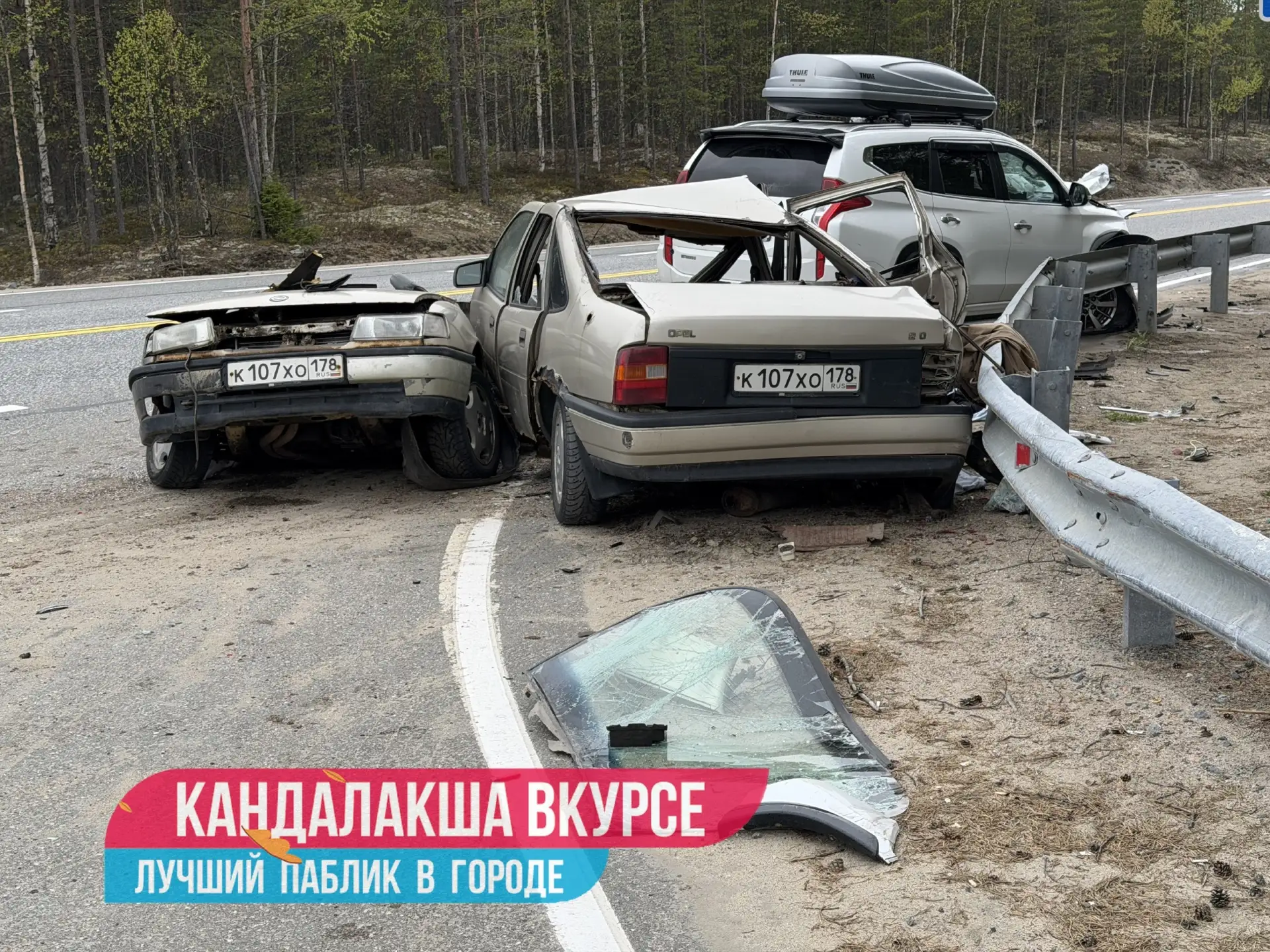 ⚡️⚡️Появились фото с места аварии у кладбища в Кандалакше. Погибла беременная женщина.  Очень силь
