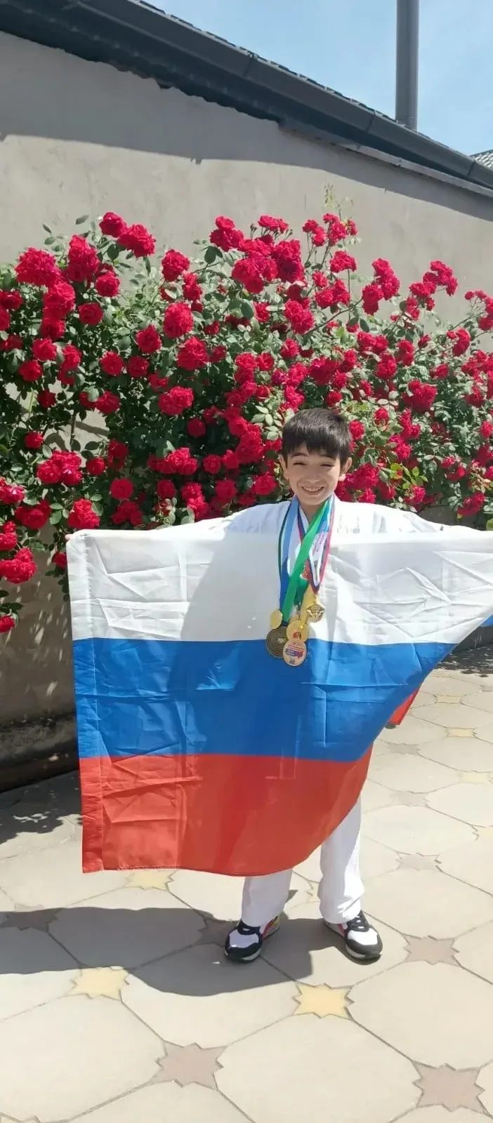Азаматов Амир, ученик 6б  класса, принял участие в акции Движение Первых «О России с любовью».
Кл. р