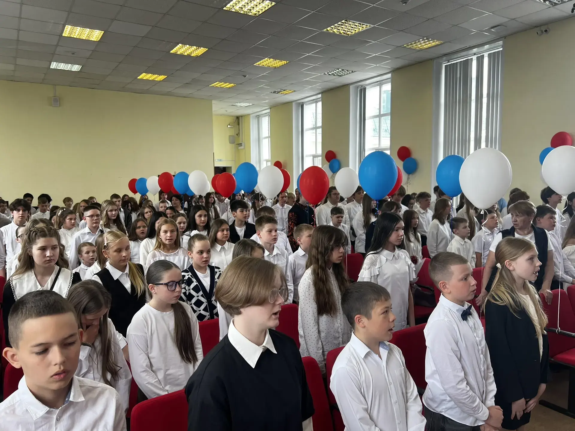 🌟 «Лидер года 2026»: сегодня в школе прошла последняя линейка для 5–8 и 10 классов