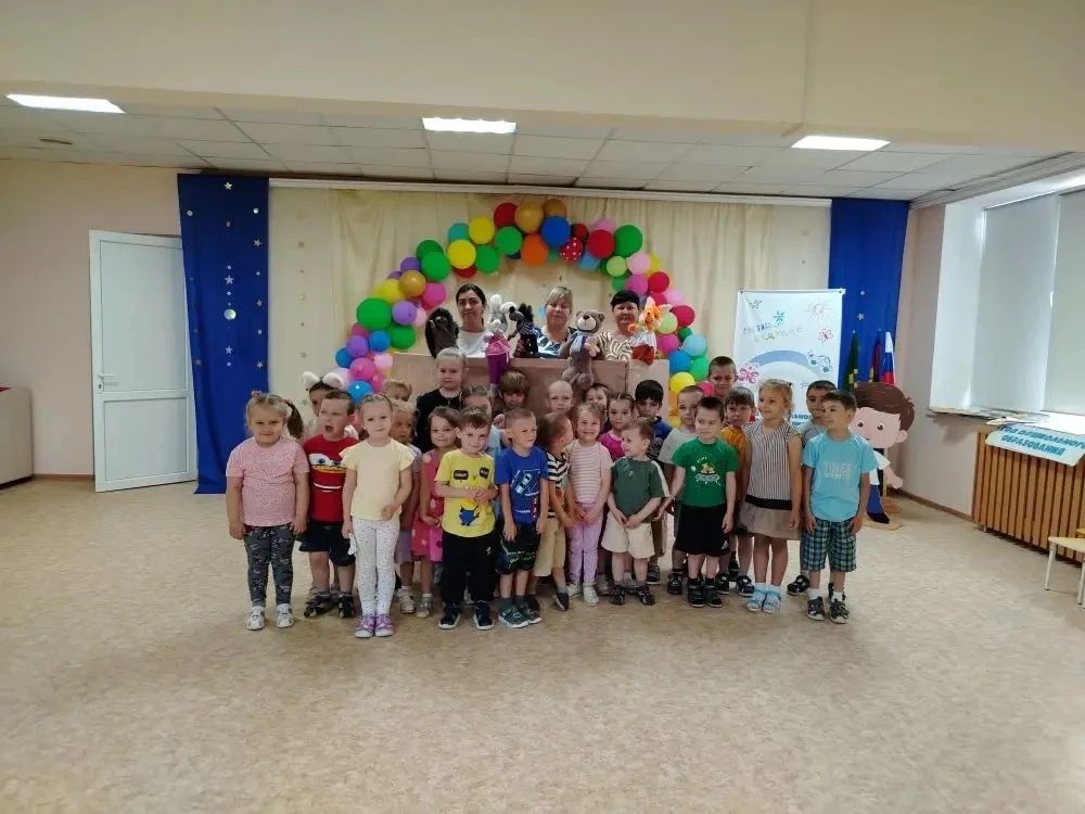 Сегодня в двух группах старшей "Капельки" и средней "Божьи коровки", было проведено театрализованное