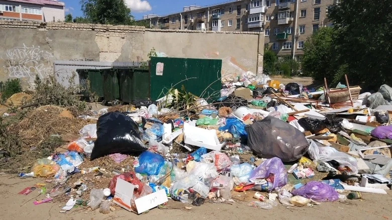 Камышин: спасите от мусорного коллапса на центральной улице 
Фото жителей района

Свалка в центре Ка