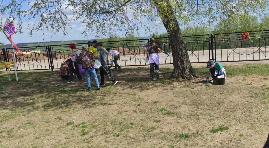 Ученики начальных классов присоединились к акции «Весенняя неделя добра». Ребята привели в порядок и