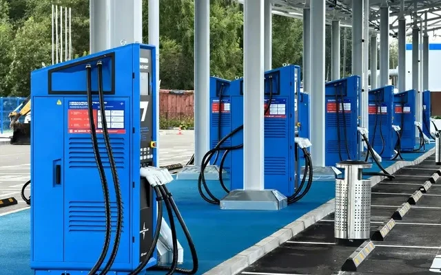 ⚡️ 80 коннекторов на одной площадке. 2 сентября в Петербурге открываем самый крупный Эл...