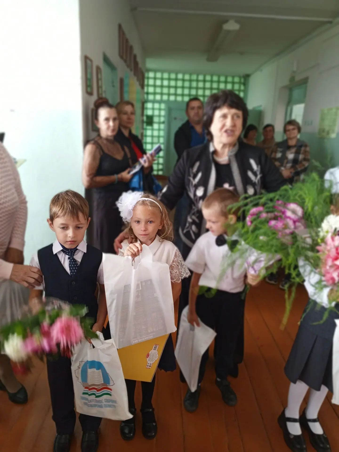 🔔 Прозвенел тот самый звонок — первый в этом учебном году, и школа снова наполнилась ш...