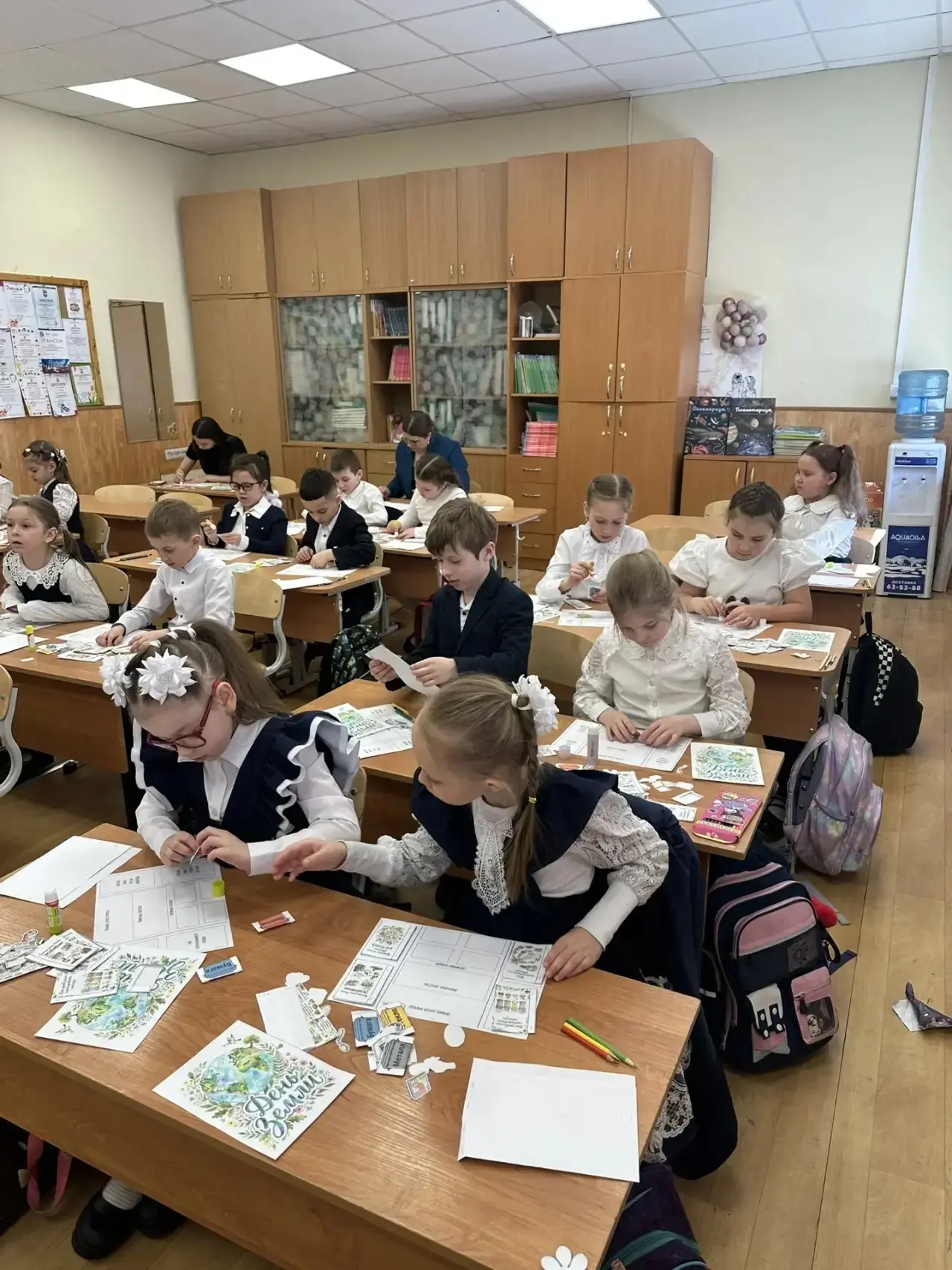 🌱 «Планета в наших руках» — так назывался открытый урок, который прошёл в 1 «А»!  Юные экологи отпра
