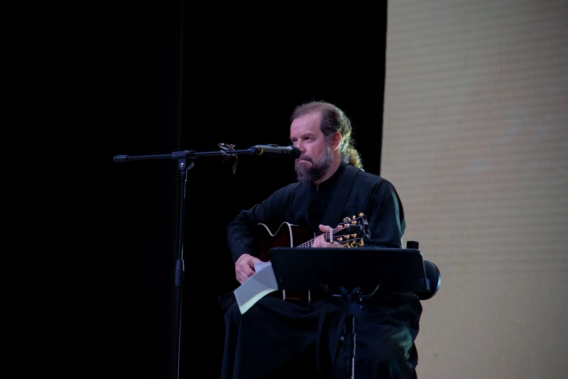 🎤11 июня в городском Доме культуры Будённовска прошёл авторский вечер иерея Андрея Дёмина «Сказь». 