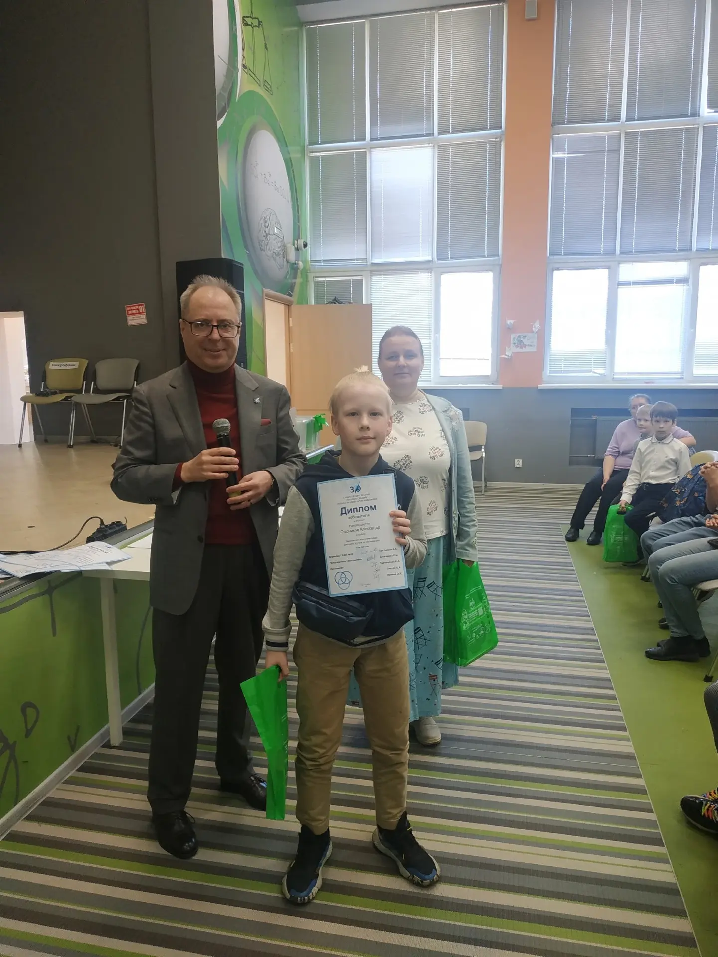 🎉 Поздравляем Сашу Сырникова, ученика 3Б класса!  🏆Саша стал победителем заключительной олимпиады за