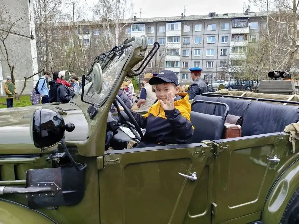 Музей под открытым небом!  Сегодня в нашей школе прошло по-настоящему грандиозное событие — выставка