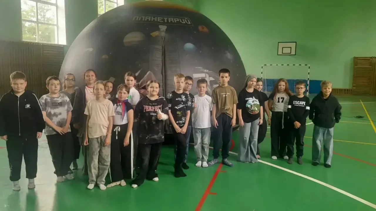 В лагере «Искорка» было невероятно познавательно! ✨

В Лицей 27  приезжал Брянский планетарий с прог