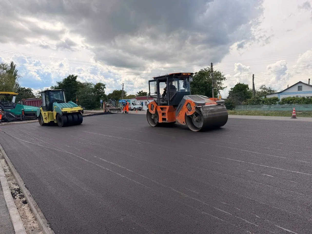 🚜 Благодаря национальному проекту «Инфраструктура для жизни» в Советском районе продолжается ремонт