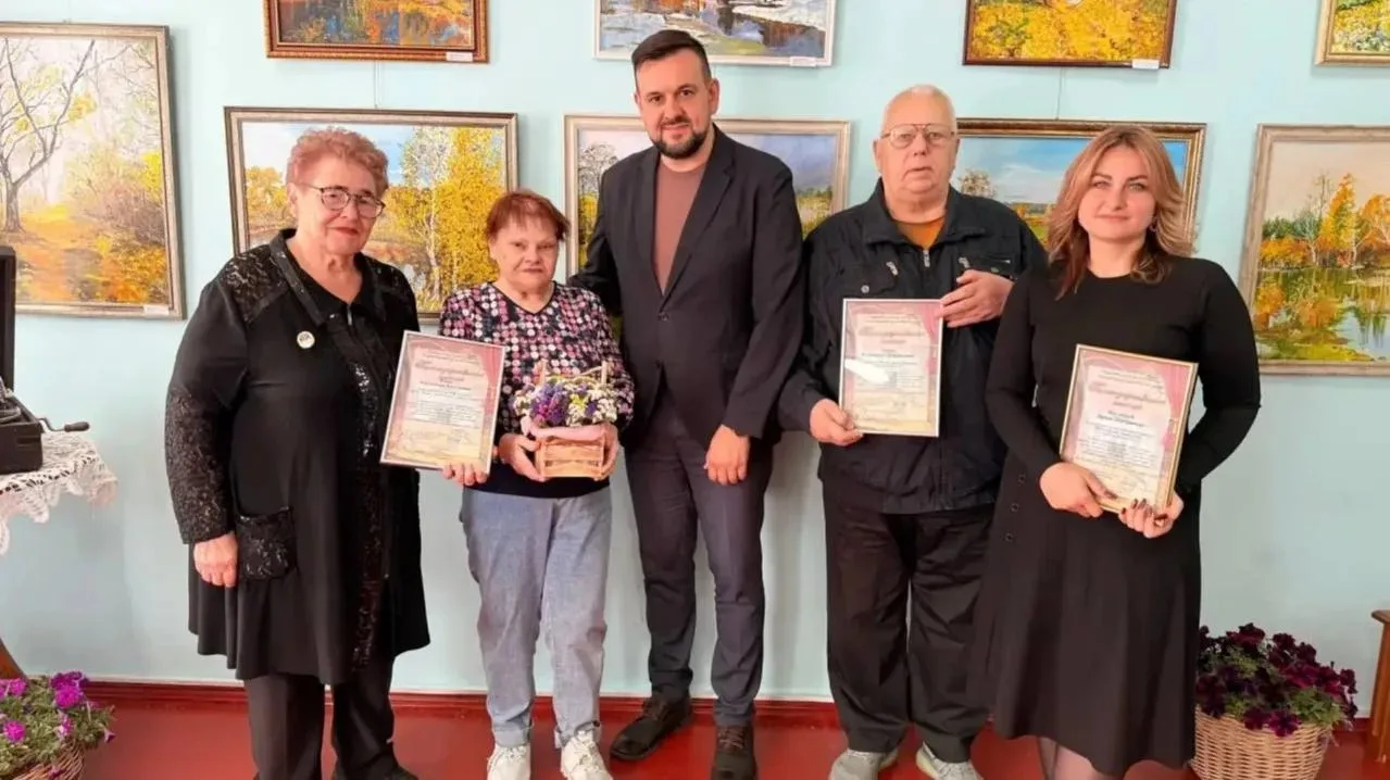 🎨 «Отражение»: художники ДК представили работы в Новочеркасске