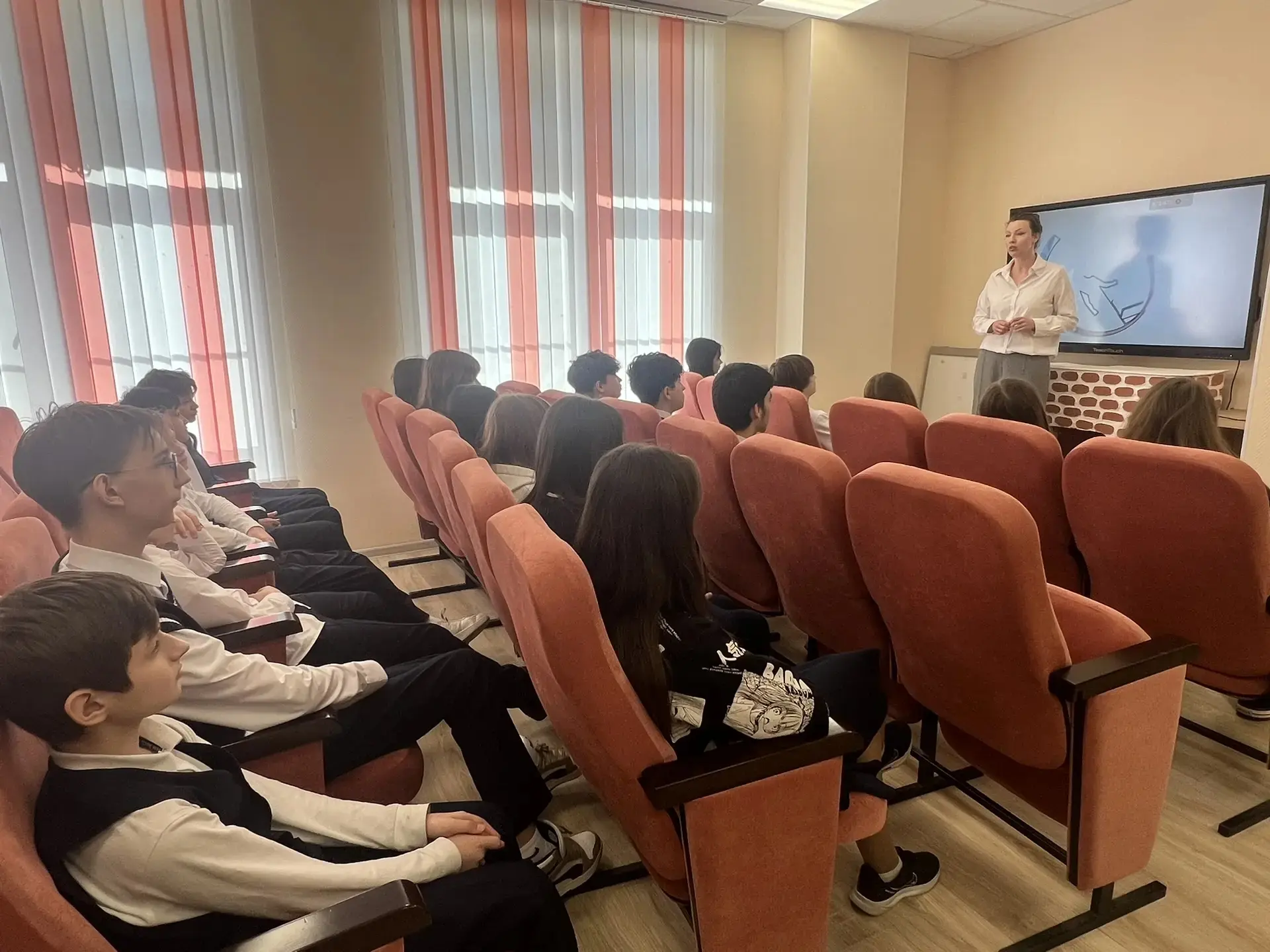 📍📣Знать — значит быть в безопасности! 📍Сегодня наши семиклассники  встретились с Надеждой Павловной 