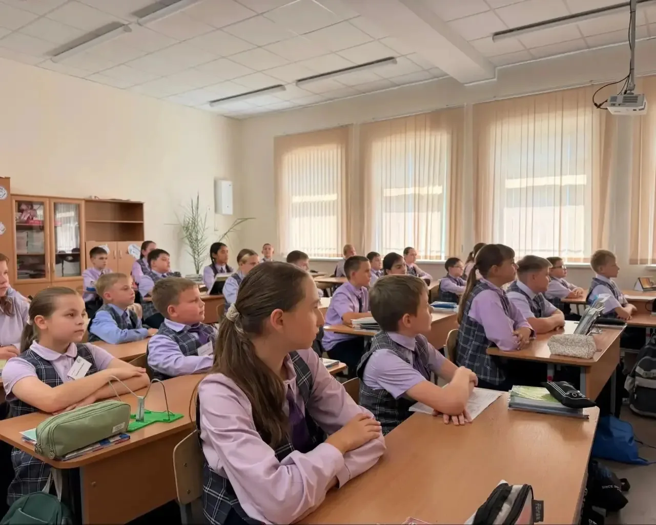 В 5 «Ж» классе 3 сентября состоялось тематическое мероприятие, посвящённое Дню Победы н...