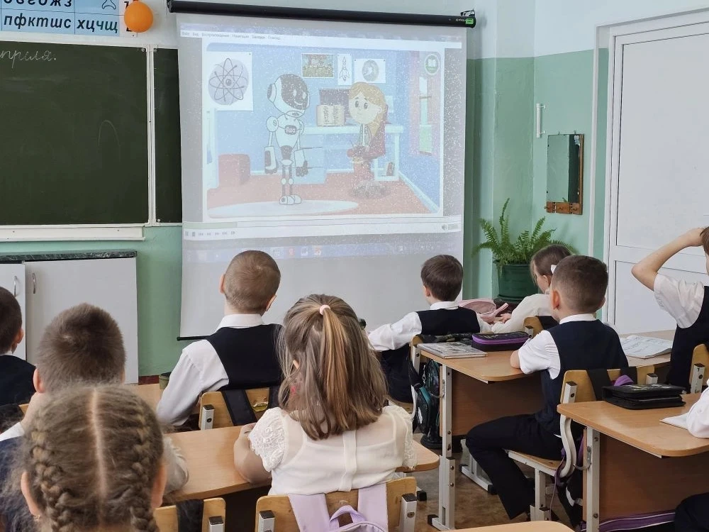 ГИМНАЗИСТЫ УЗНАЛИ, КАК СПРАВИТЬСЯ С ВОЛНЕНИЕМ🧑‍🎓   ☑️🎭 Сегодня после поднятия флага и исполнения гим