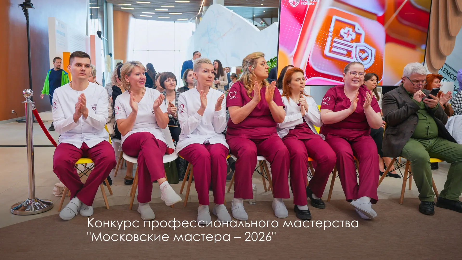В честь профессионального праздника медицинских сестёр и медицинских братьев наградил лучших предста