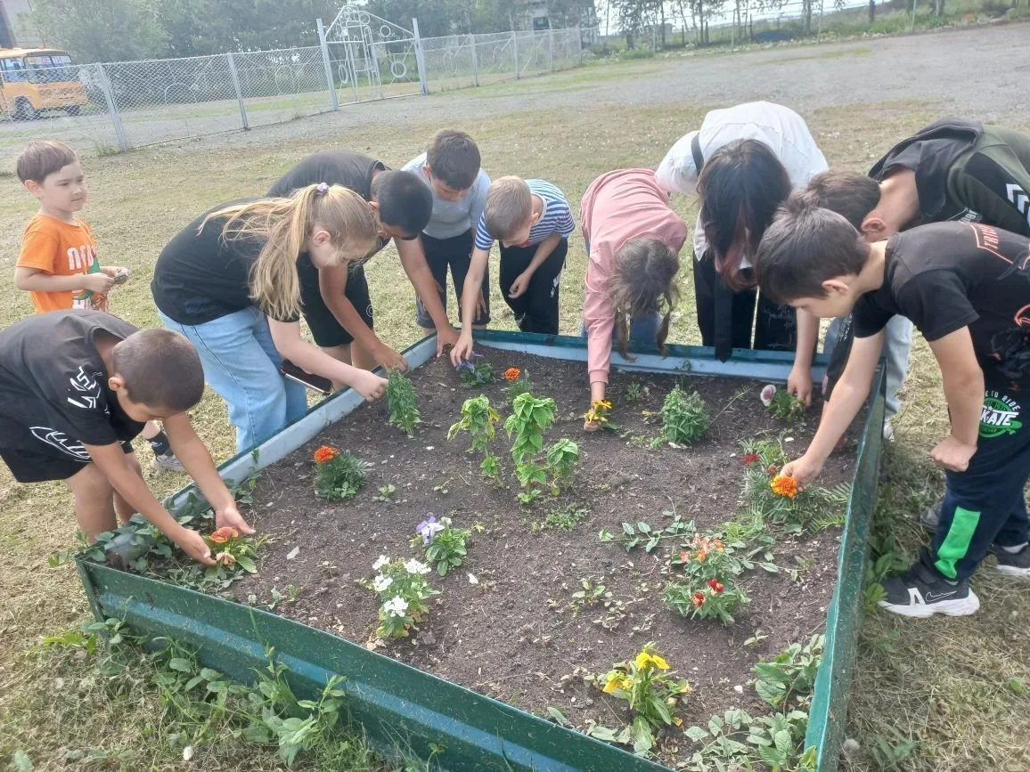 ✨️🌼Тема занятия "День цветов и растений " по краткосрочной программе "ЭкоЛето" учащиеся пересадили 