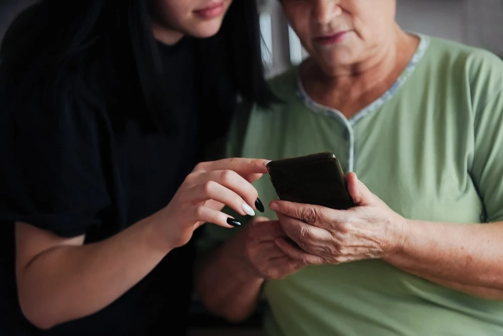 📱👵🛡️ МТС теперь предупредит смолян, если мошенники звонят их пожилым родным.